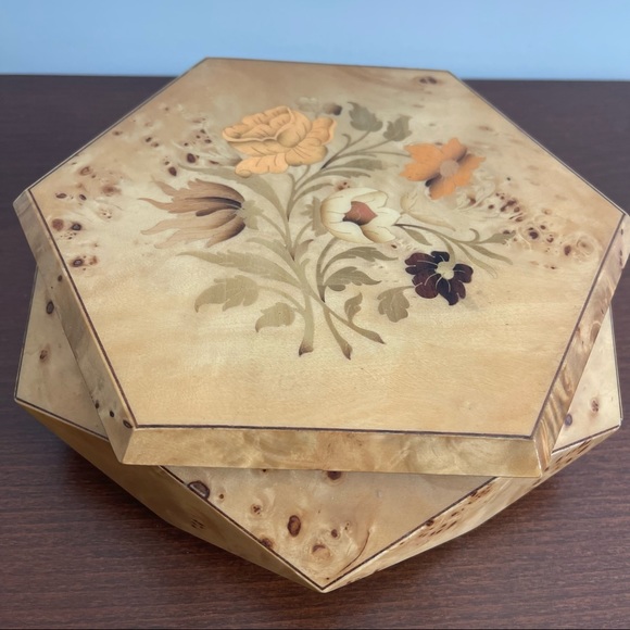 Vintage Other - Traditional Italian Reuge Octagonal